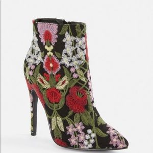 NEVER WORN Womens booties size 8